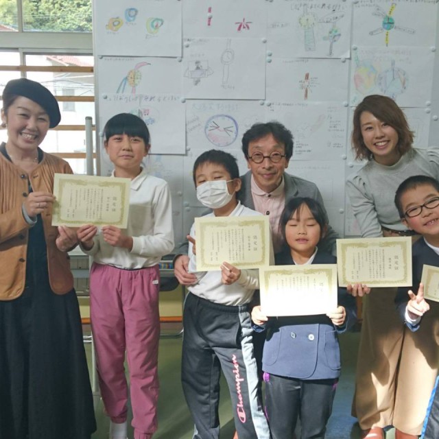 G-SHOCKの開発者・伊部菊雄さんが錦町の小学校で発明教室