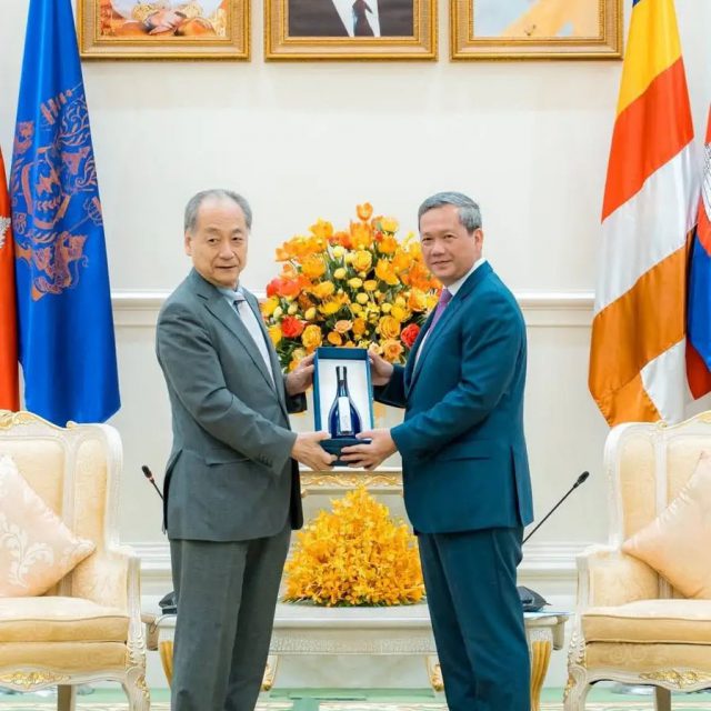 山口の「夢雀 MUJAKU」をフン・マネット首相へ寄贈